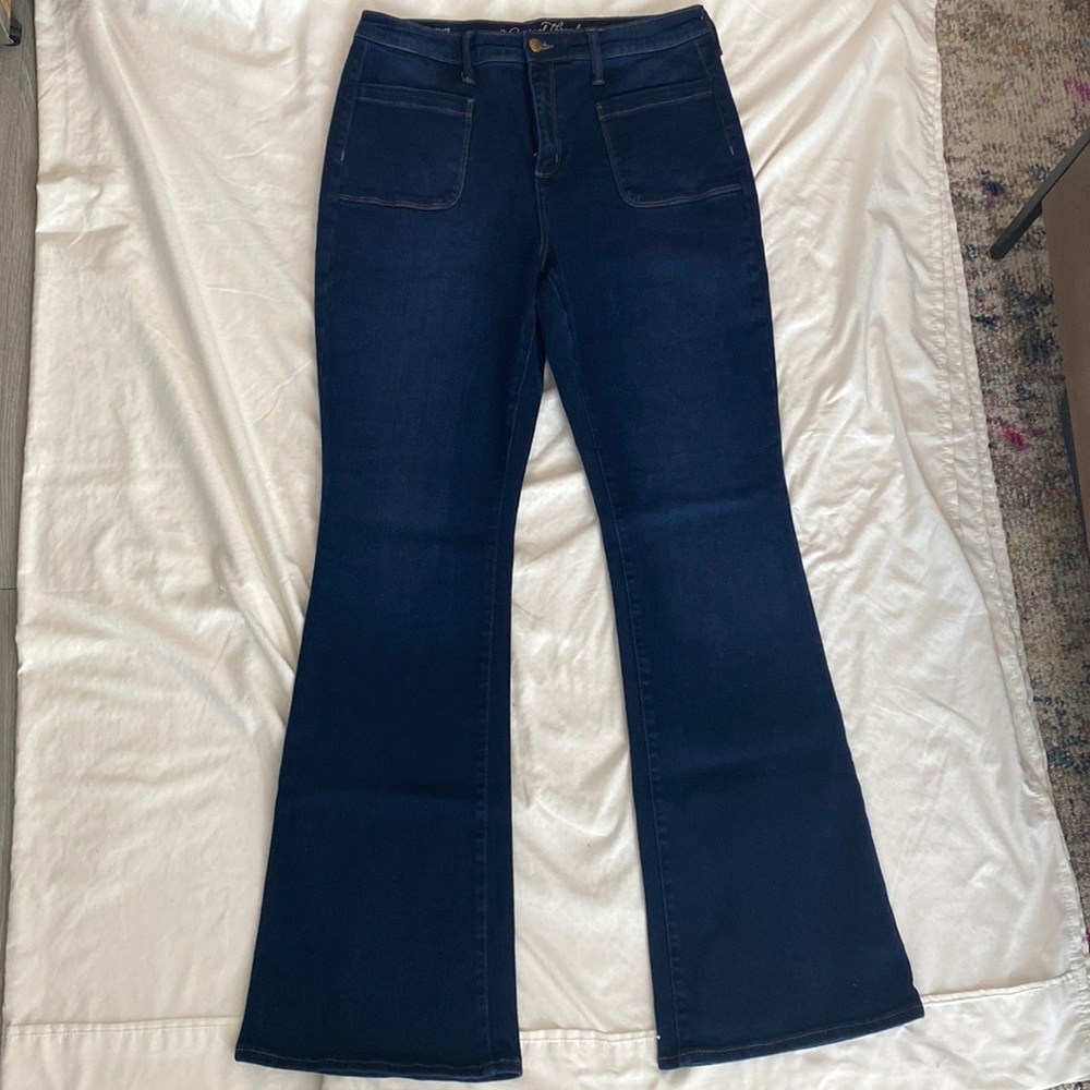 NWOT- Universal Thread Vintage style Flare leg jeans - sz 14
